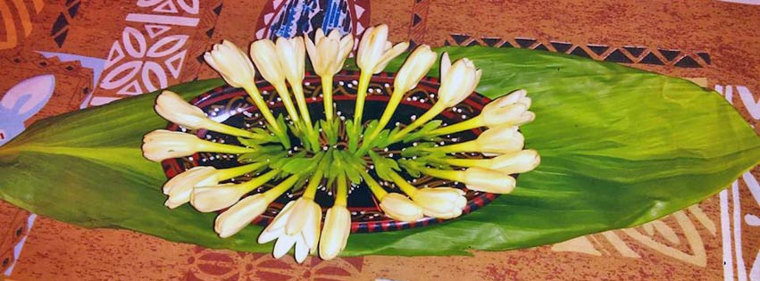 Composition florale de Fleurs de Tiare Tahiti chez Sandrine.