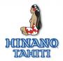 Hinano est représentée par cette jolie Vahine assise de profil, et habillée d'un paréo rouge et blanc. Si elle s'est stylisée depuis 1955, elle reste l'emblème de la marque, au point de représenter la Bière de Tahiti, sans la mention de son nom.