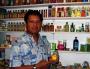 Le DG de la Parfumerie Tiki nous présente son Monoï Culte TIKI: Daniel Langy assure la continuité de l'entreprise familiale créée en 1942 et veille au quotidien sur la qualité de sa célèbre gamme Tiki Tahiti.