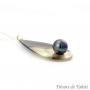 Cette vue de profil pour permet de visualiser la taille de la perle entière par rapport à la nacre.
